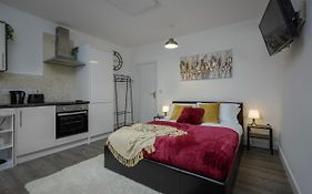 King Sized Luxury - Stylish Studio Flat